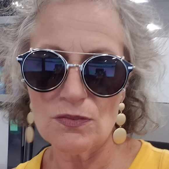 Meet your Posher, Doreen - Picture 2 of 4